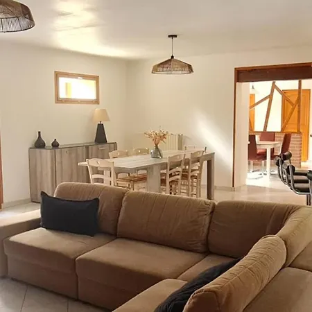 Location 8 A 13 Personnes, A 450m