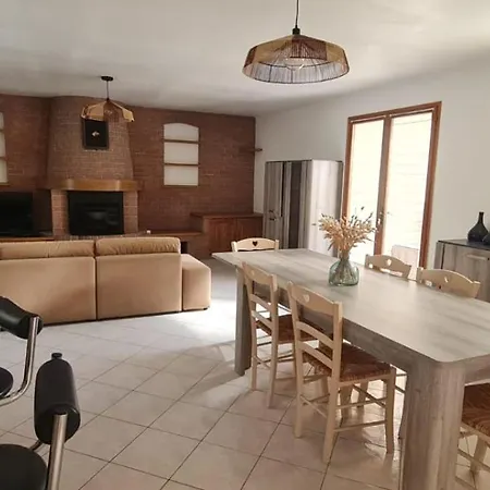 Location 8 A 13 Personnes, A 450m